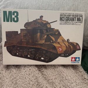 M3 Grant MkI Military Tank Model Kit - Brown